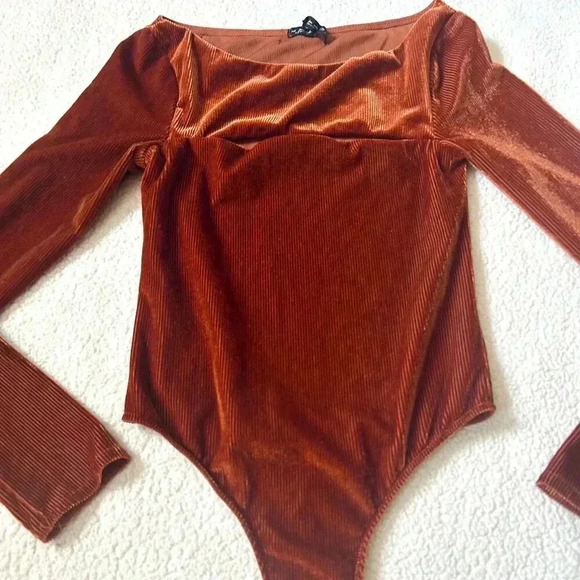 Urban Outfitters Peek Velvet Bodysuit - Picture 3 of 6